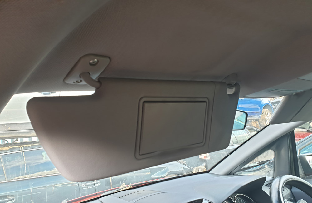 Vauxhall Zafira Club 16V Sun visor passenger side